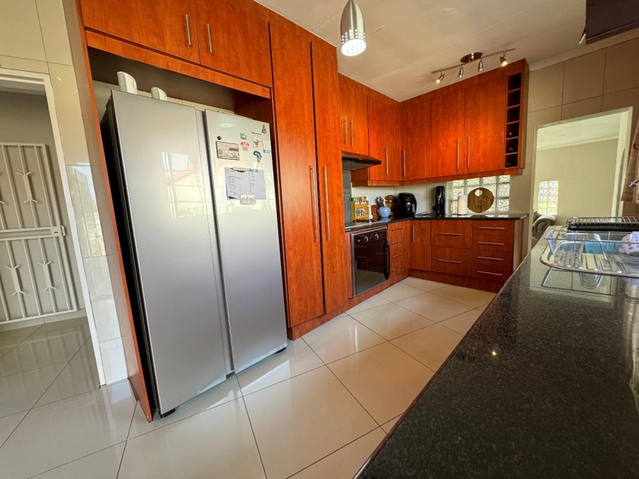 4 Bedroom Property for Sale in Brackendowns Gauteng