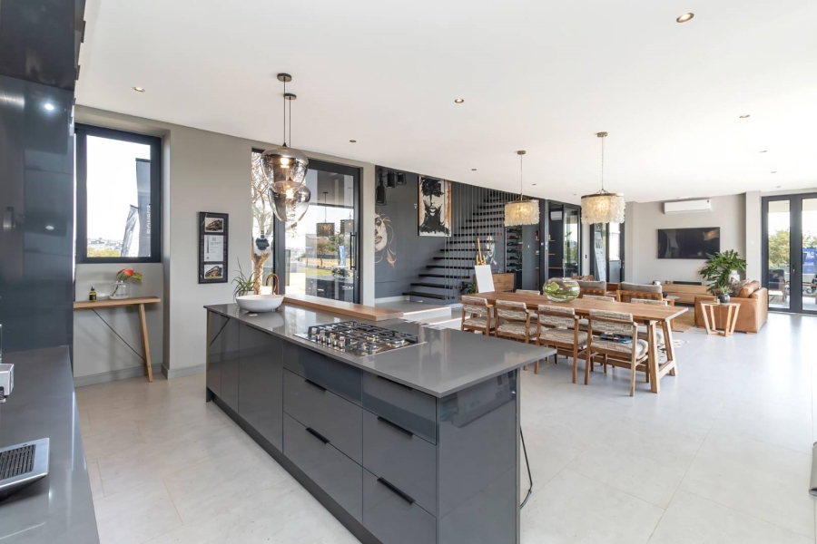 5 Bedroom Property for Sale in Helderfontein Estate Gauteng