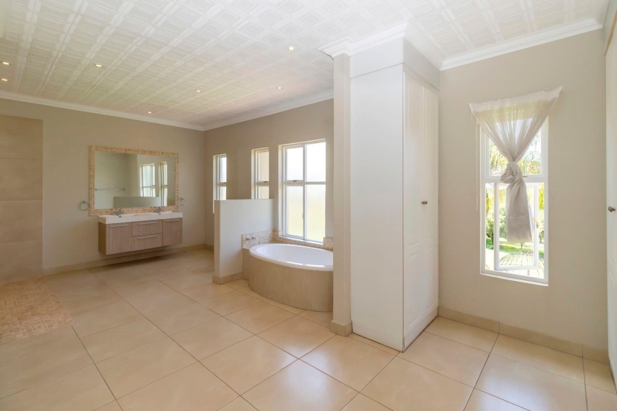 6 Bedroom Property for Sale in Saddlebrook Estate Gauteng