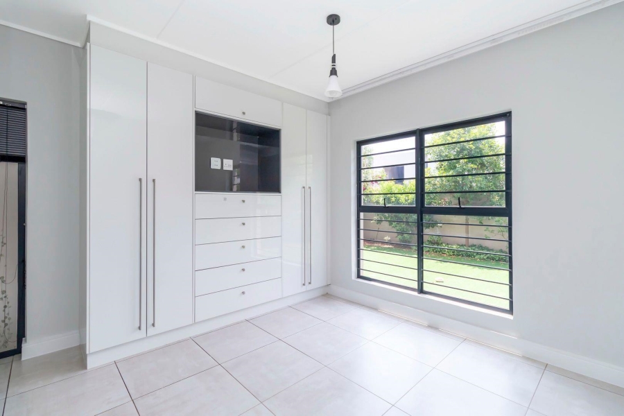 3 Bedroom Property for Sale in Waterfall Gauteng