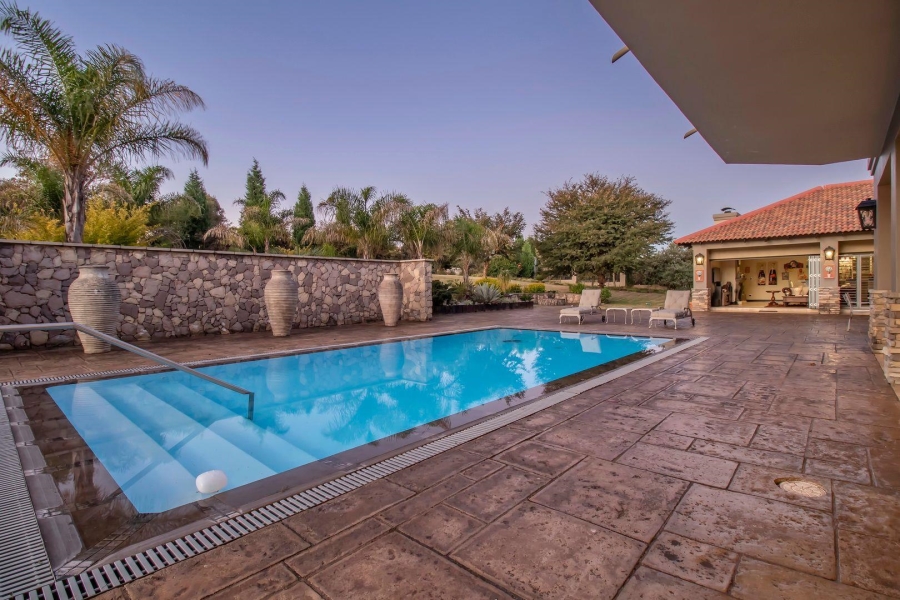 6 Bedroom Property for Sale in Saddlebrook Estate Gauteng