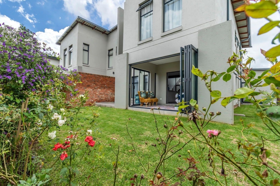 3 Bedroom Property for Sale in Crowthorne AH Gauteng