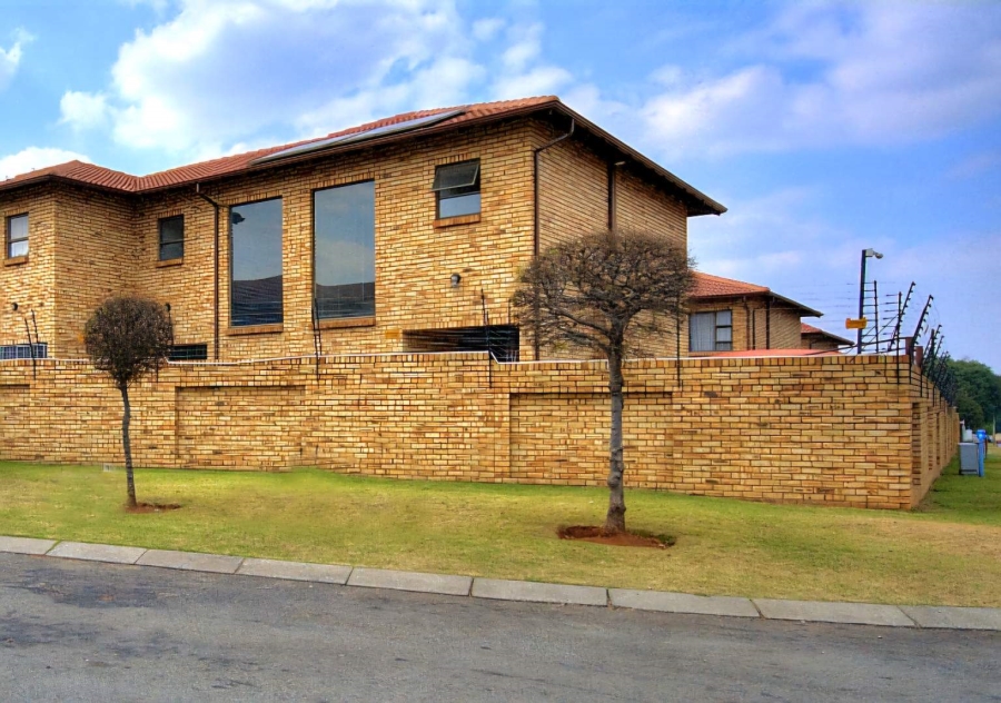 2 Bedroom Property for Sale in Verwoerdpark Gauteng