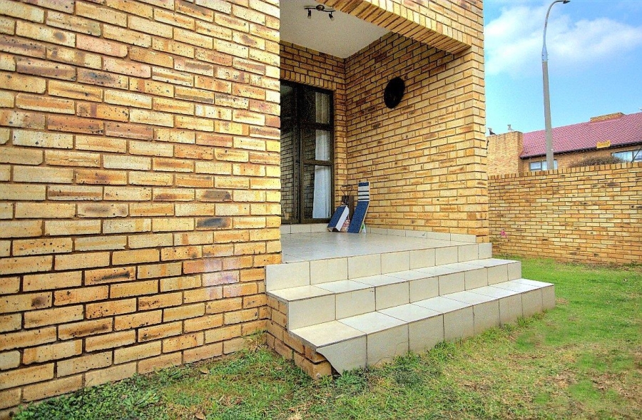 2 Bedroom Property for Sale in Verwoerdpark Gauteng