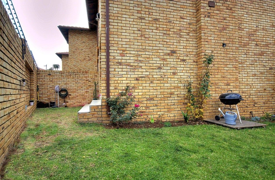 2 Bedroom Property for Sale in Verwoerdpark Gauteng