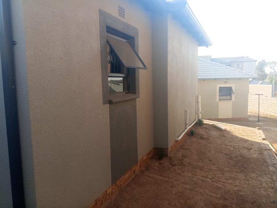 3 Bedroom Property for Sale in Clayville Gauteng