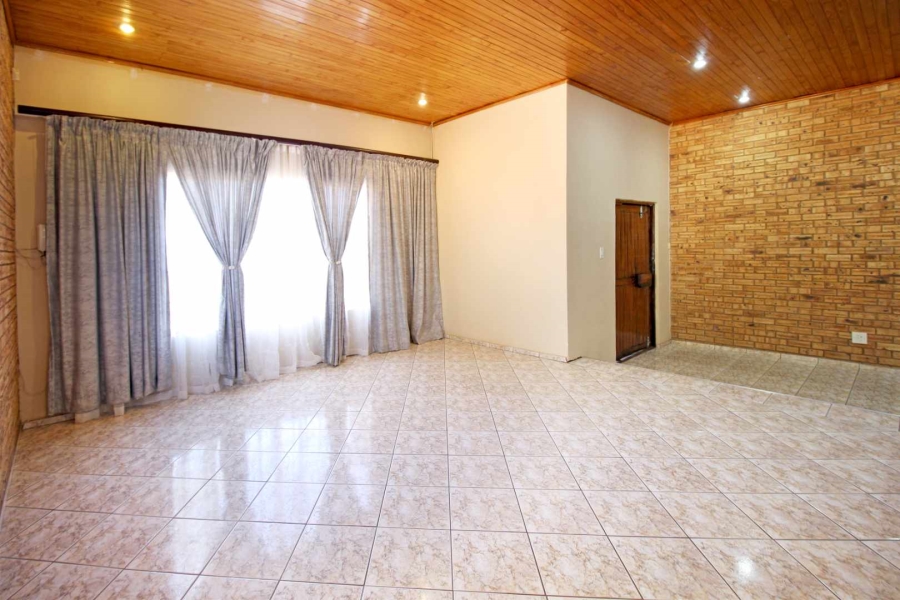 4 Bedroom Property for Sale in Noordheuwel Gauteng