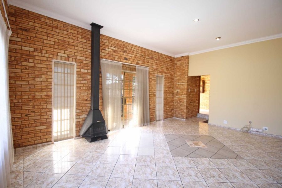 4 Bedroom Property for Sale in Noordheuwel Gauteng