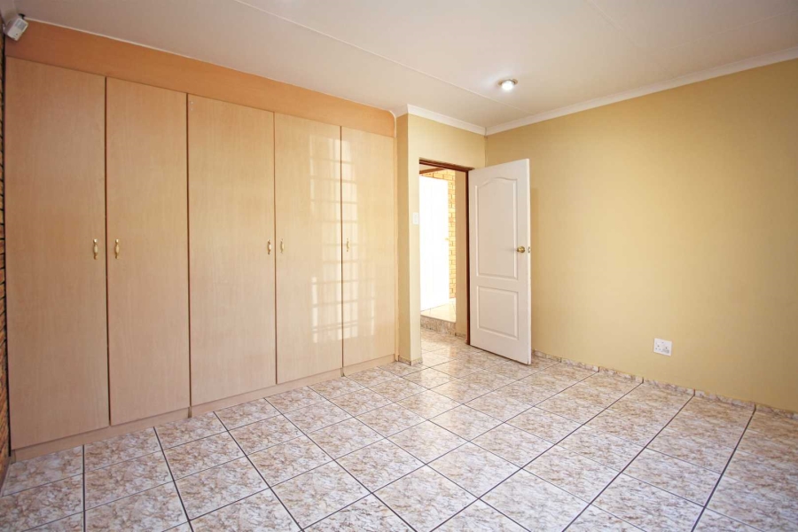 4 Bedroom Property for Sale in Noordheuwel Gauteng