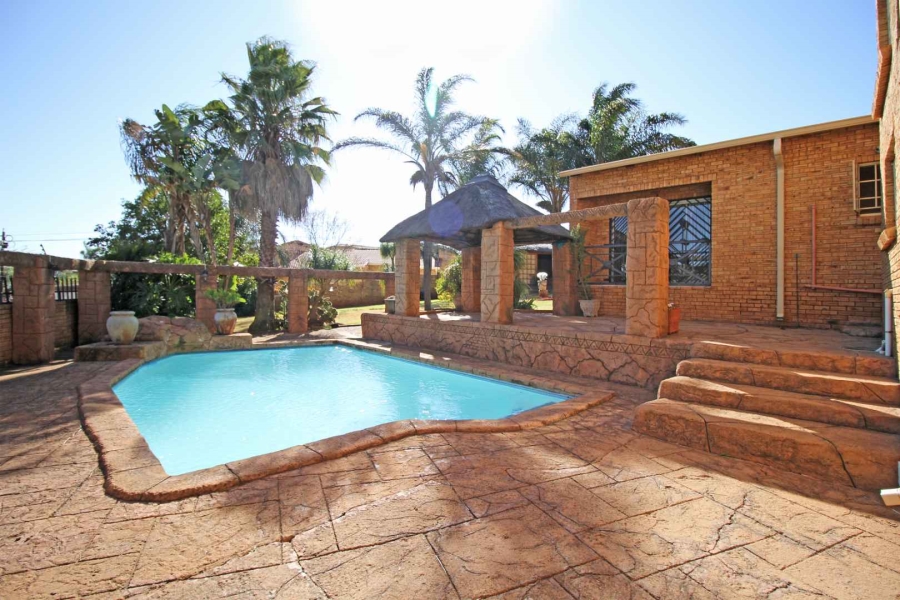 4 Bedroom Property for Sale in Noordheuwel Gauteng