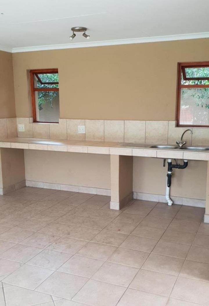 To Let 3 Bedroom Property for Rent in Barbeque Downs Gauteng