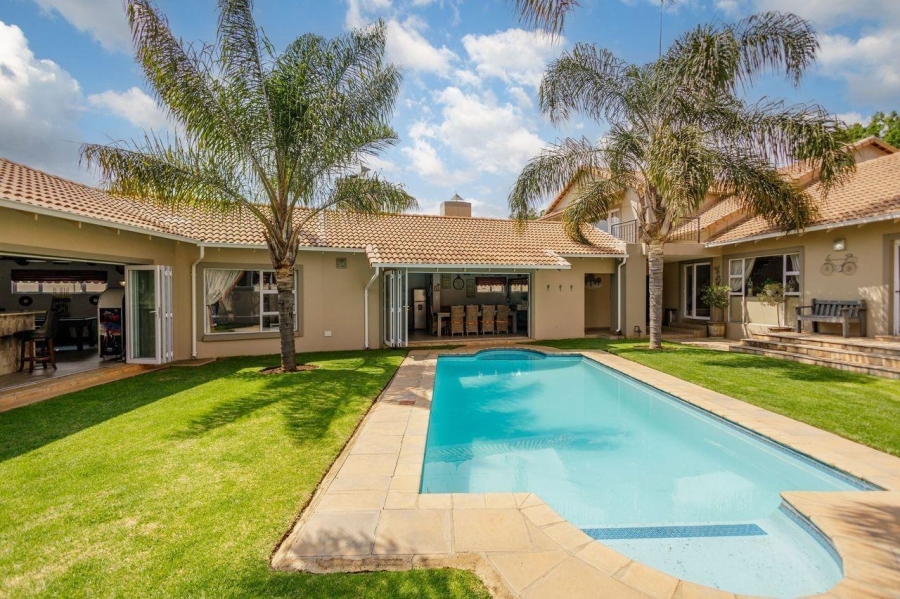 6 Bedroom Property for Sale in Alberante Gauteng