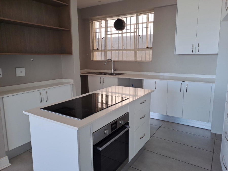 To Let 2 Bedroom Property for Rent in Illovo Gauteng