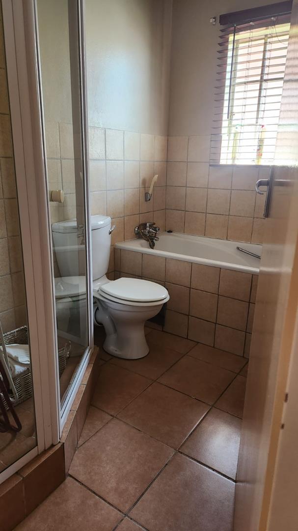 To Let 2 Bedroom Property for Rent in Theresa Park Gauteng