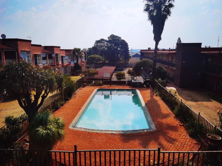 To Let 1 Bedroom Property for Rent in Horison View Gauteng