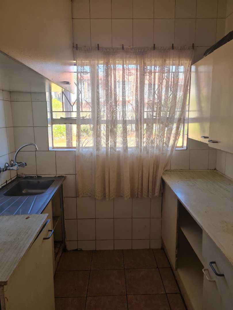 To Let 1 Bedroom Property for Rent in Horison View Gauteng