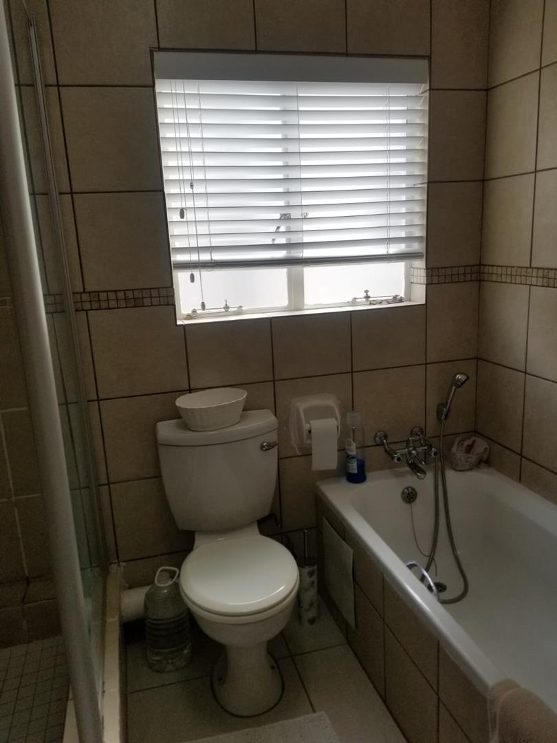 To Let 1 Bedroom Property for Rent in Sonneglans Gauteng