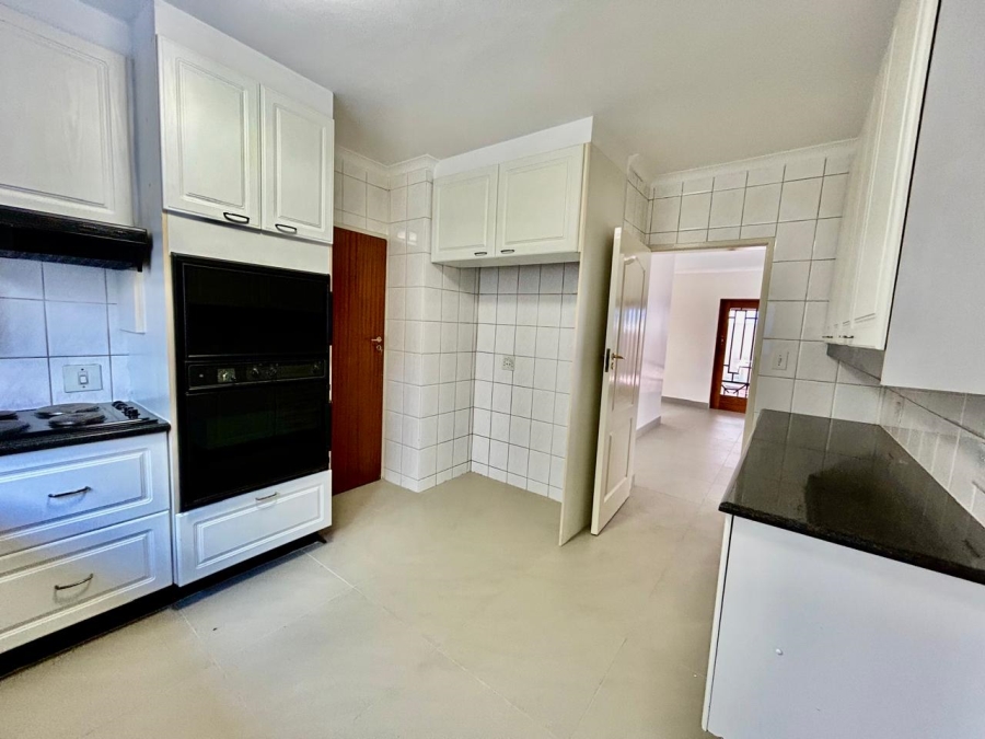 To Let 4 Bedroom Property for Rent in Waverley Gauteng