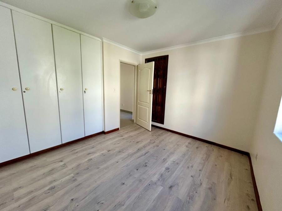 To Let 4 Bedroom Property for Rent in Waverley Gauteng