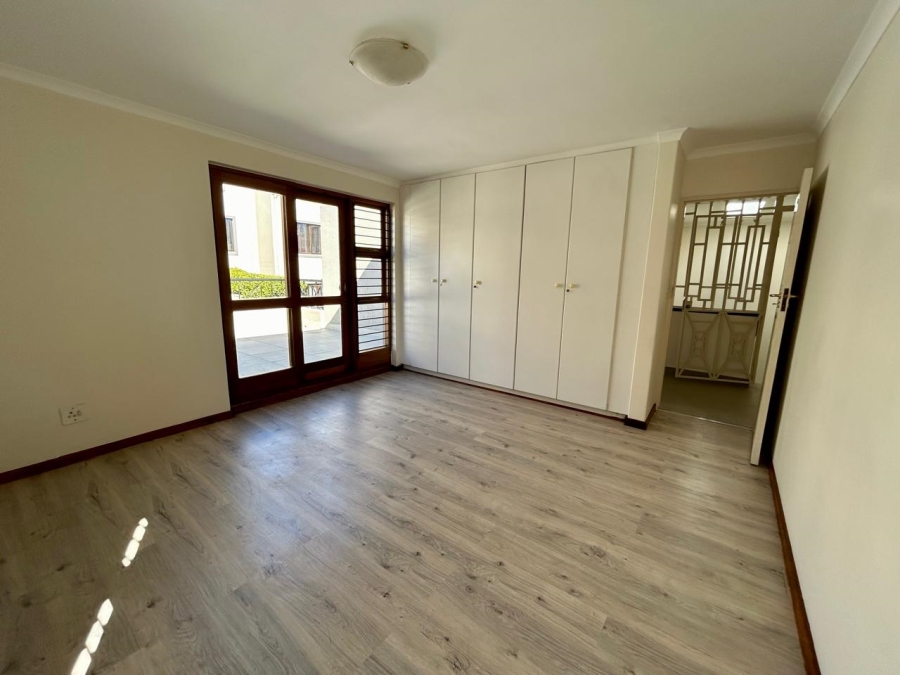 To Let 4 Bedroom Property for Rent in Waverley Gauteng