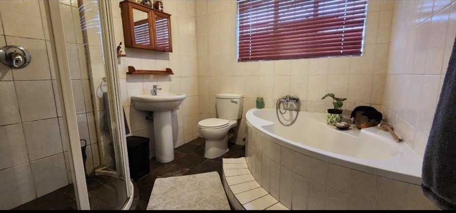 3 Bedroom Property for Sale in Tulisa Park Gauteng