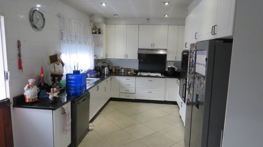 4 Bedroom Property for Sale in General Albertspark Gauteng