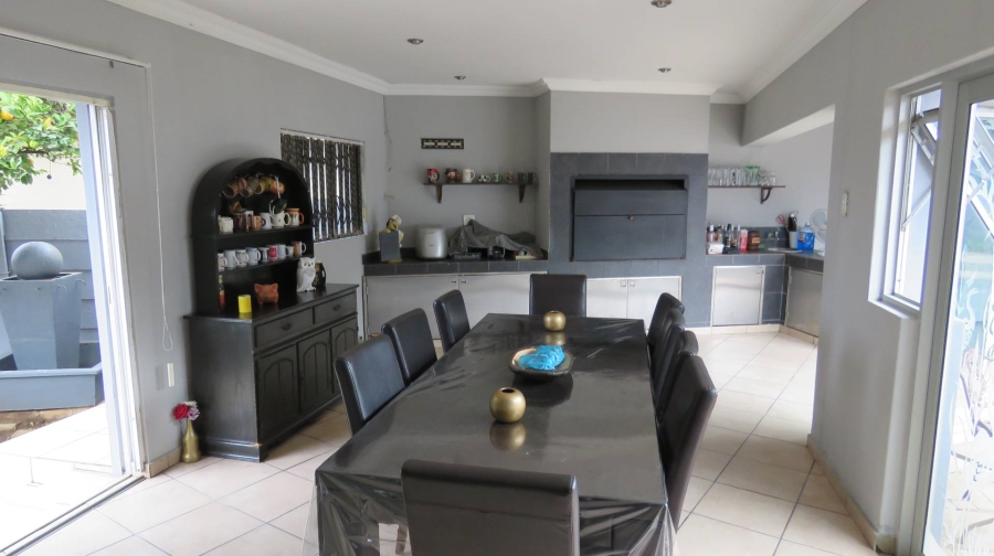 4 Bedroom Property for Sale in General Albertspark Gauteng