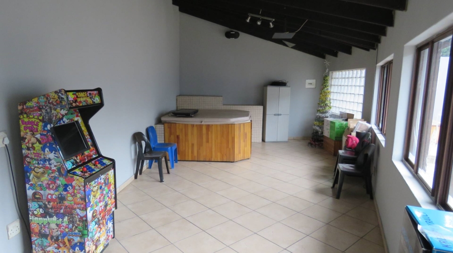 4 Bedroom Property for Sale in General Albertspark Gauteng