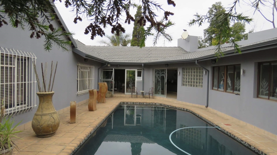 4 Bedroom Property for Sale in General Albertspark Gauteng