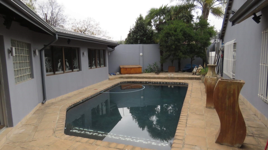 4 Bedroom Property for Sale in General Albertspark Gauteng