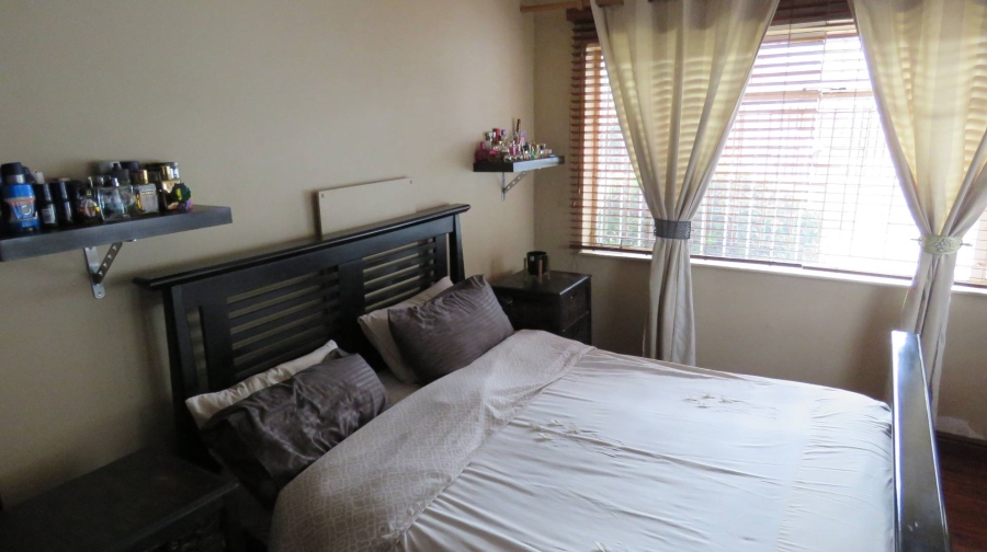 4 Bedroom Property for Sale in General Albertspark Gauteng