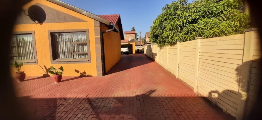 4 Bedroom Property for Sale in The Orchards Gauteng