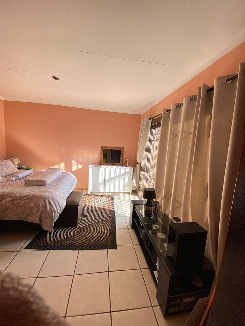 4 Bedroom Property for Sale in The Orchards Gauteng