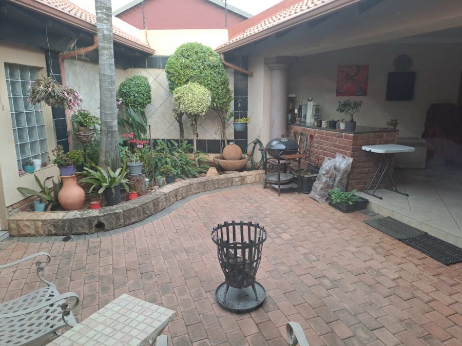 4 Bedroom Property for Sale in Wingate Park Gauteng