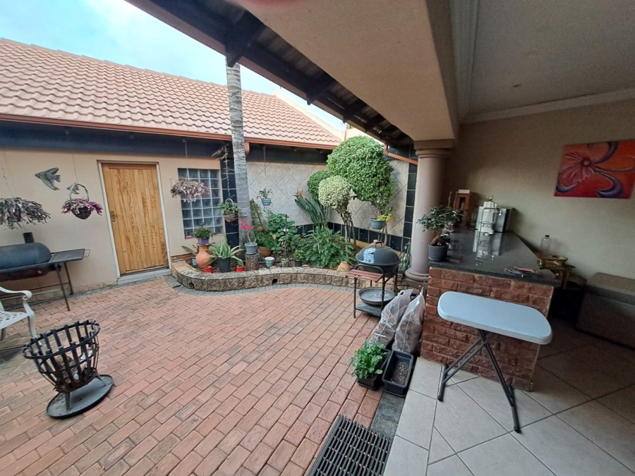 4 Bedroom Property for Sale in Wingate Park Gauteng