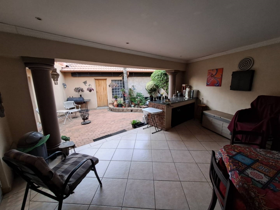 4 Bedroom Property for Sale in Wingate Park Gauteng