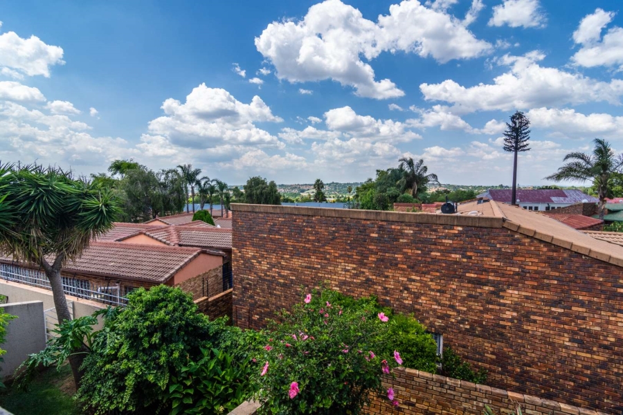 2 Bedroom Property for Sale in Constantia Kloof Gauteng