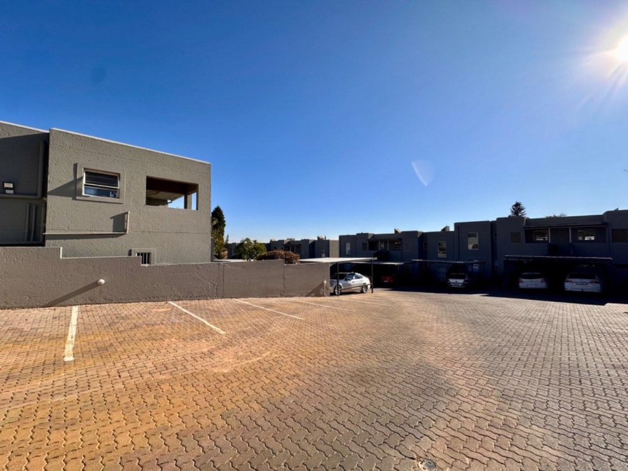 2 Bedroom Property for Sale in Constantia Kloof Gauteng