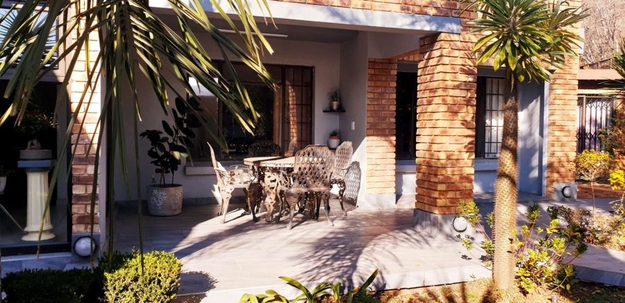 4 Bedroom Property for Sale in Glenvista Gauteng