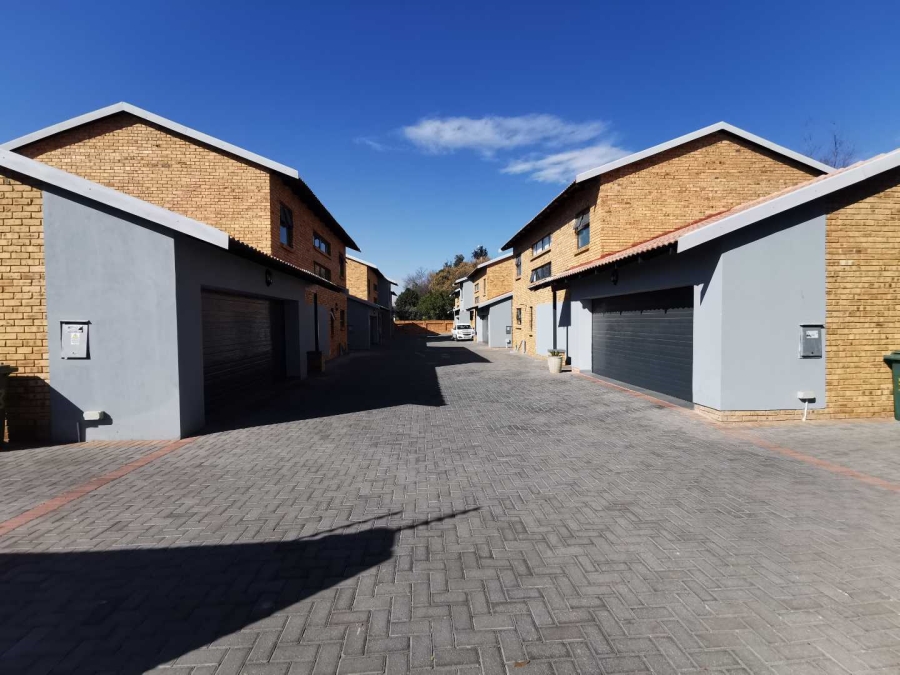 3 Bedroom Property for Sale in Brackenhurst Gauteng