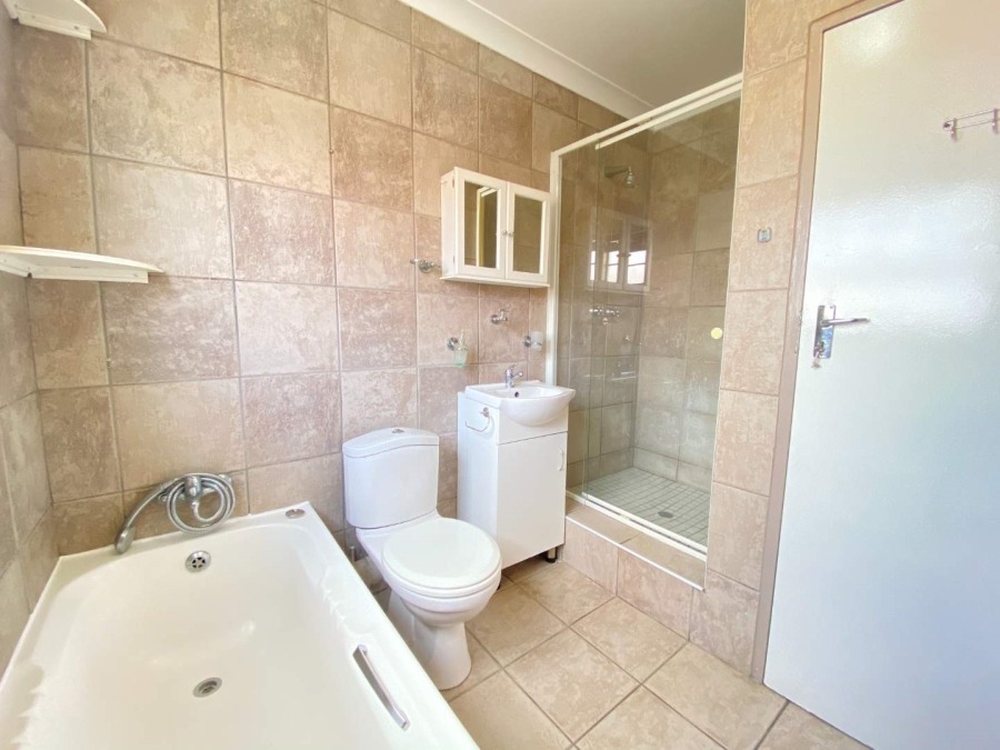 3 Bedroom Property for Sale in Linmeyer Gauteng