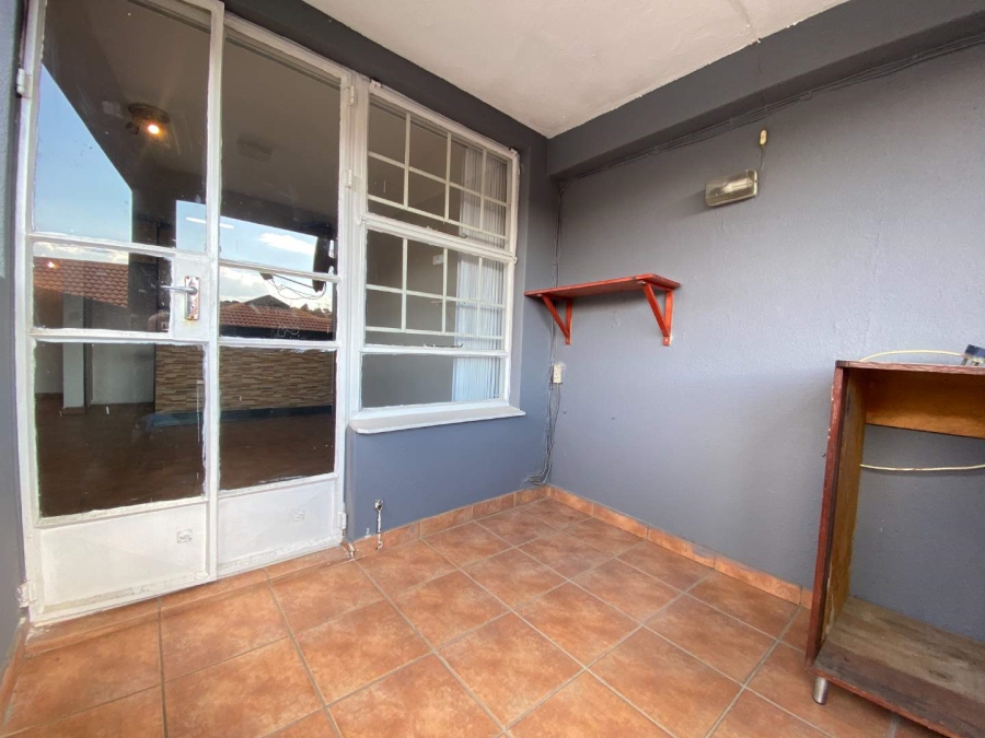 3 Bedroom Property for Sale in Linmeyer Gauteng