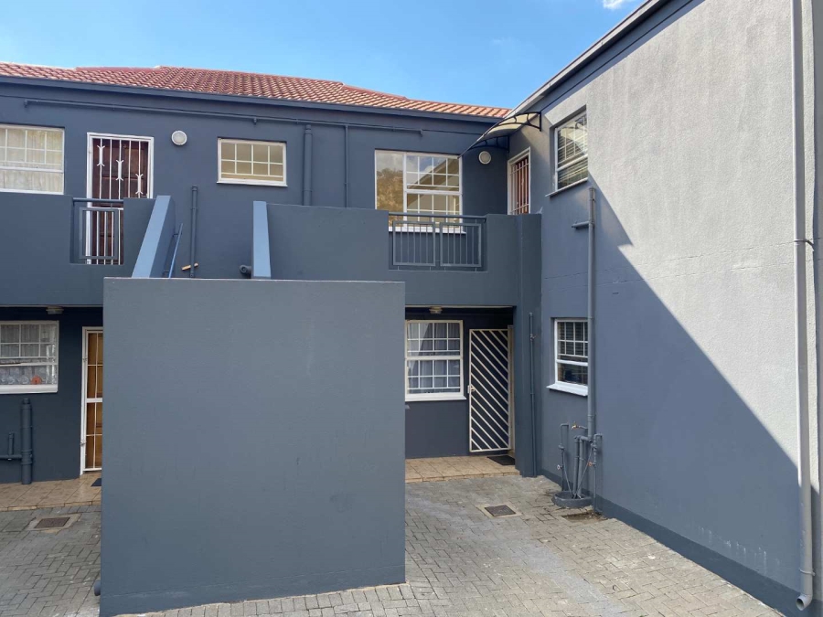 3 Bedroom Property for Sale in Linmeyer Gauteng