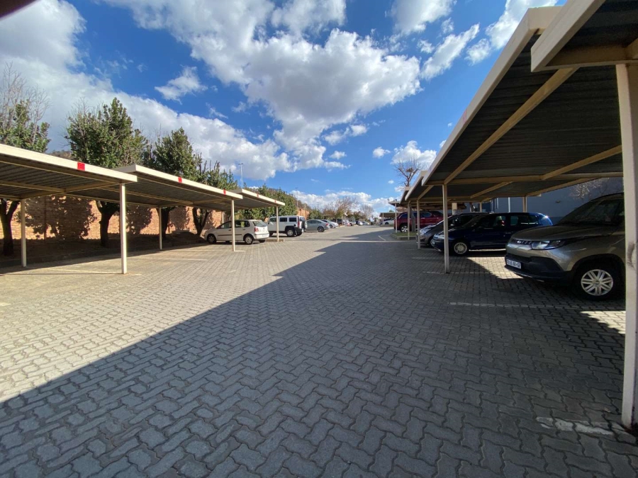 3 Bedroom Property for Sale in Linmeyer Gauteng