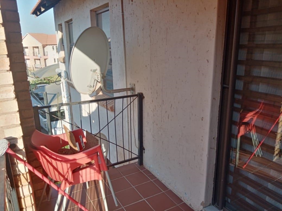 To Let 2 Bedroom Property for Rent in Groblerpark Gauteng