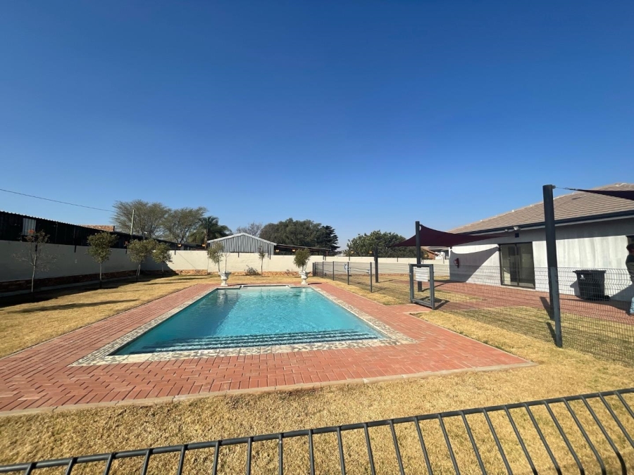 To Let 2 Bedroom Property for Rent in Brentwood Gauteng