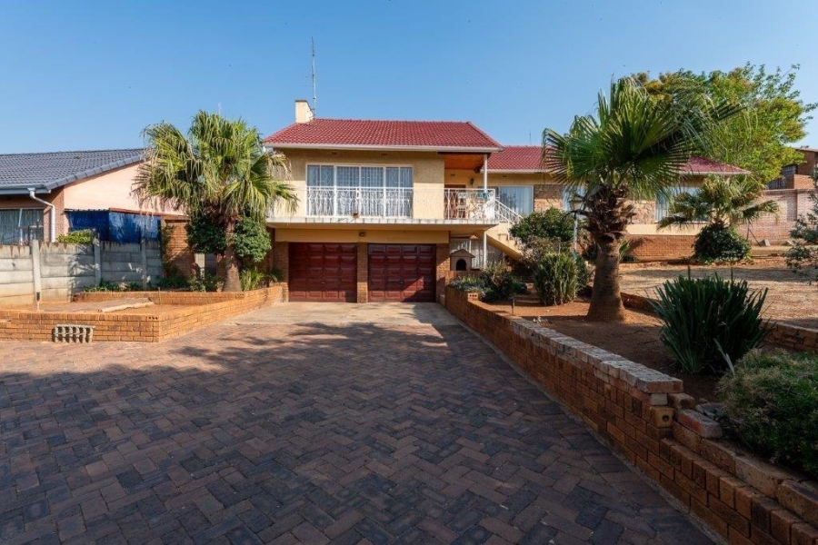 4 Bedroom Property for Sale in Glenanda Gauteng