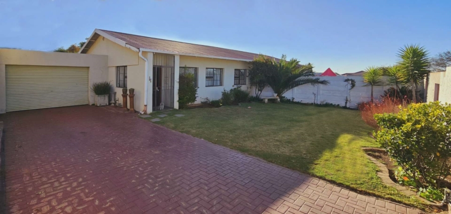 3 Bedroom Property for Sale in Crown Gardens Gauteng