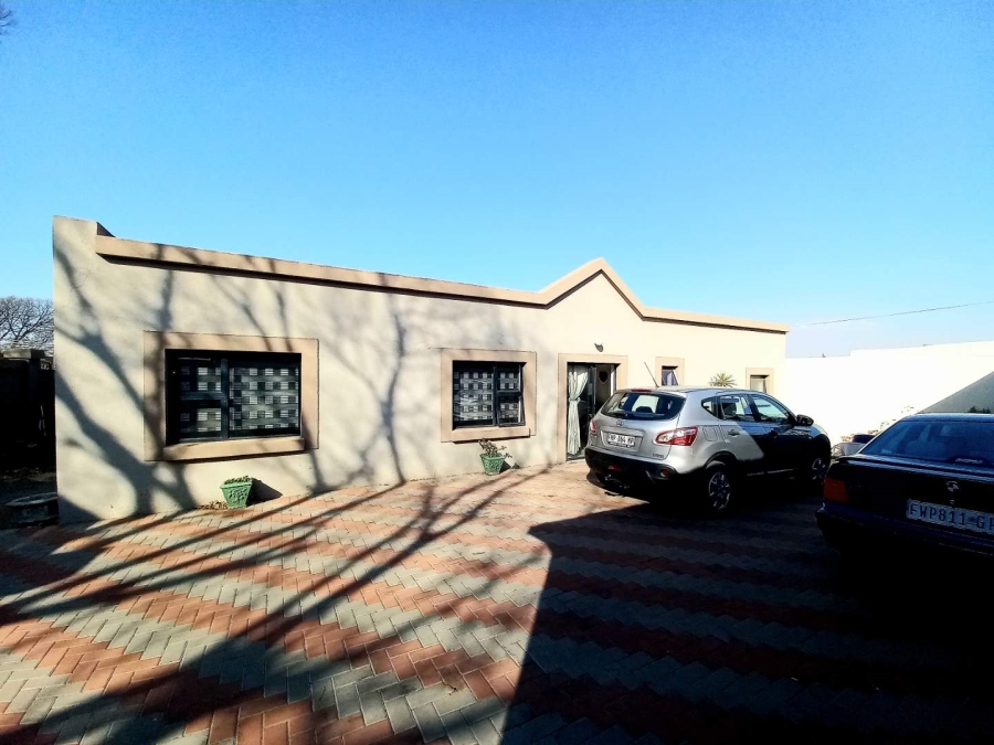 6 Bedroom Property for Sale in Linmeyer Gauteng