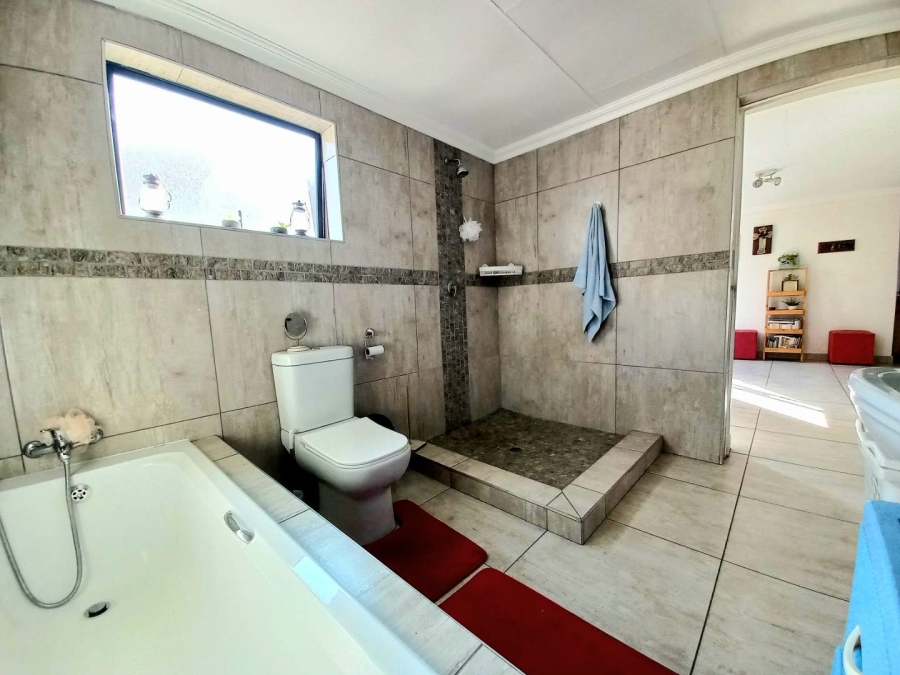 6 Bedroom Property for Sale in Linmeyer Gauteng